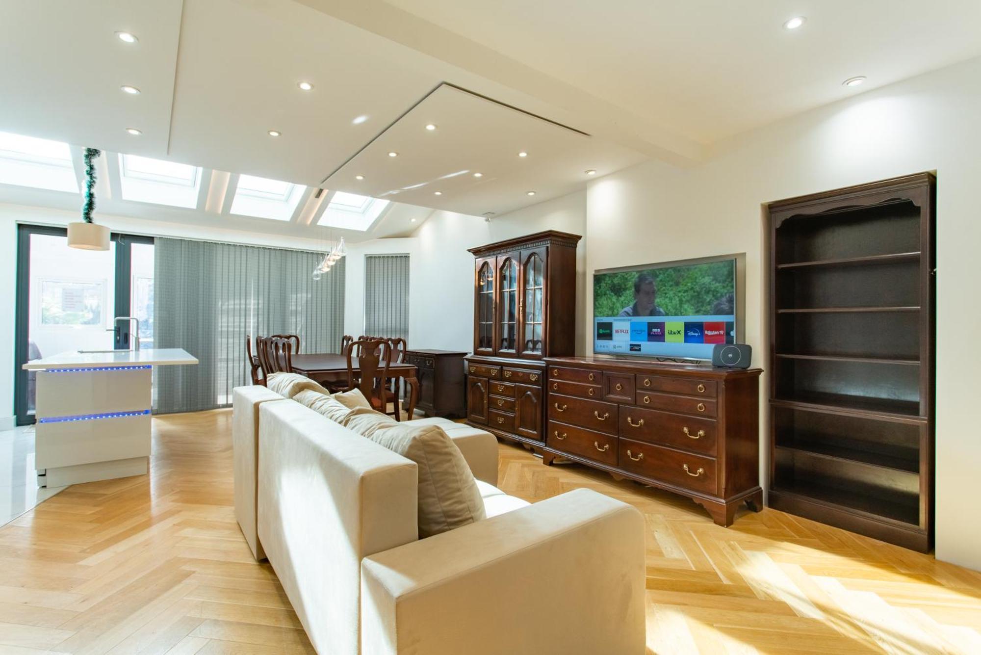 Modern 2Bed Pad W/ Hot Tub Villa Barking  Exterior photo
